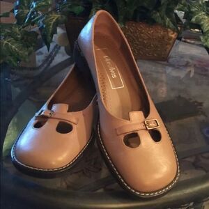 Directives “Christy” Nude leather loafers sz 4M